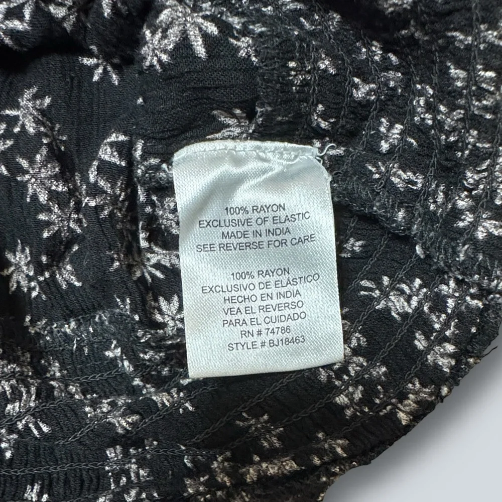 Patrons of Peace Bay Top Blouse – Black Floral - Picture 4 of 4